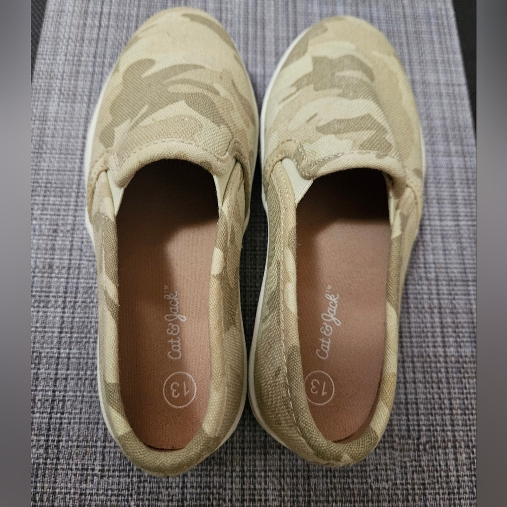 Cat and Jack Girls Camo Slip-On Sneakers Size 13